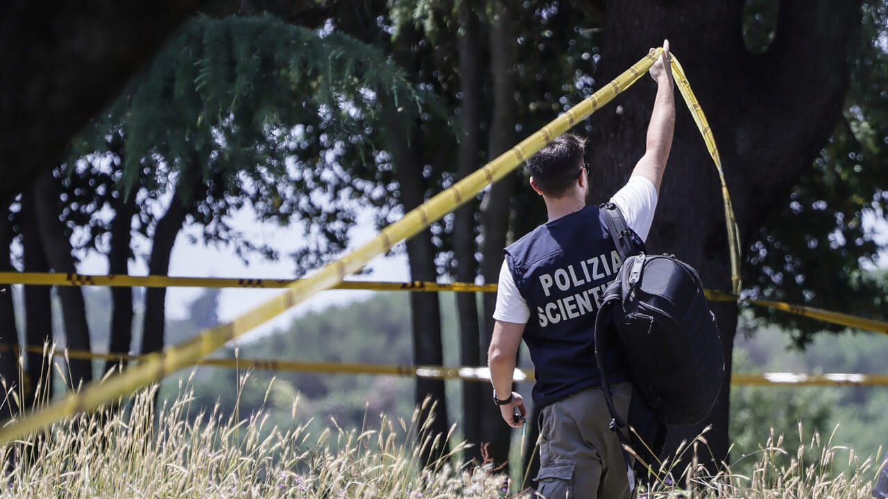 hanno agito in cinque. Il giallo del Dna che non combacia