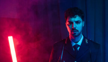 esce il libro del poliziotto rapper