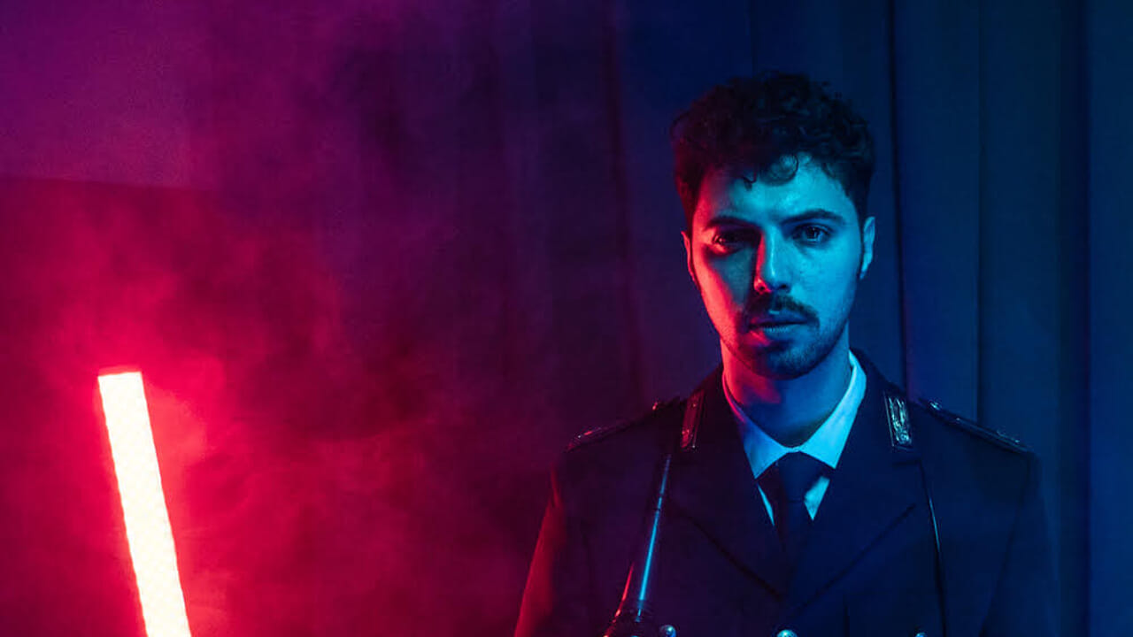 esce il libro del poliziotto rapper