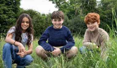 Harry Potter, Parvati Patil nella prima immagine con i costumi viola che rivoluzionano Hogwarts