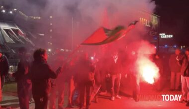 la manifestazione davanti al Forum di Assago