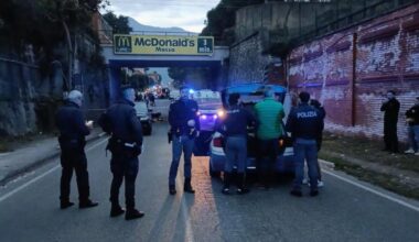 muore una giovane, l’altra è grave. Scontro in motorino, tragedia a Massa 