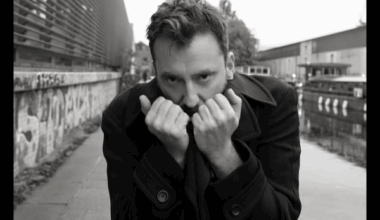 CESARE CREMONINI: RAGAZZE FACILI " Ho scritto questa canzone in pochi minuti al pianoforte, ma ci ho messo una vita a trovarla"