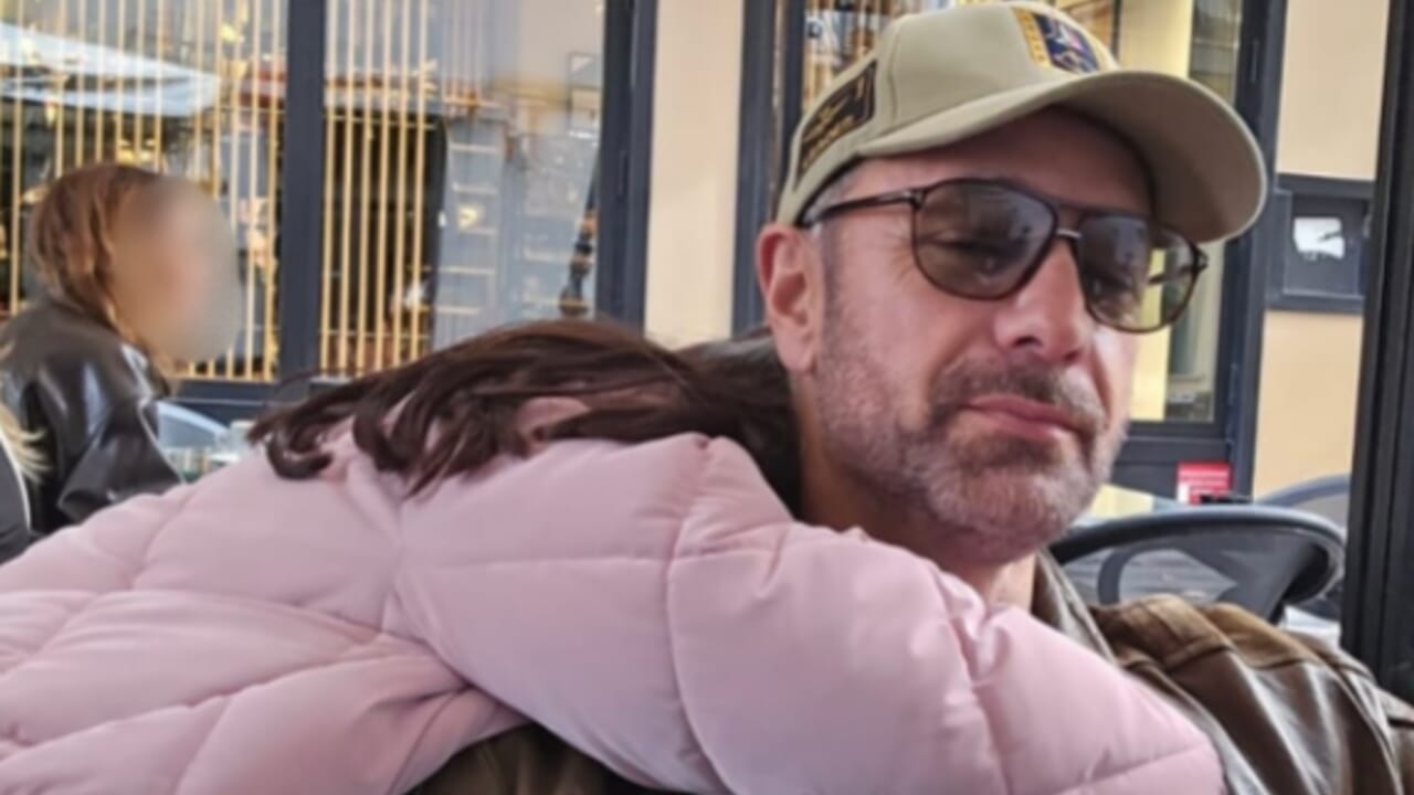 Raoul Bova, lo scatto con le figlie conquista i social e spunta il primo bacio con Beatrice Arnera