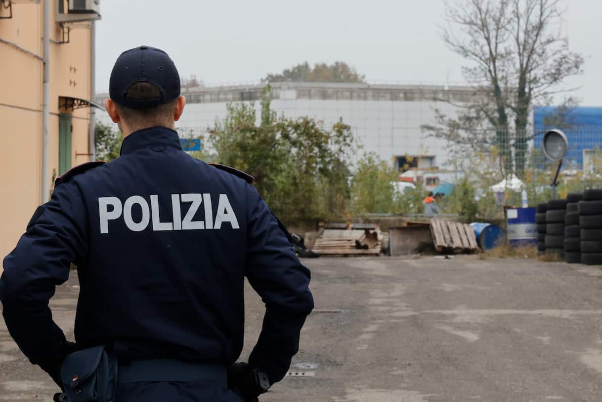 Tensioni al rave di Modena, scontri con la polizia