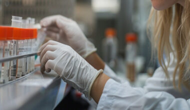 Esplosione di clamidia e crescono anche i casi di sifilide: le malattie sessuali corrono tra i giovani. Balestri: “Serve più educazione a scuola, il rischio è sottovalutato”