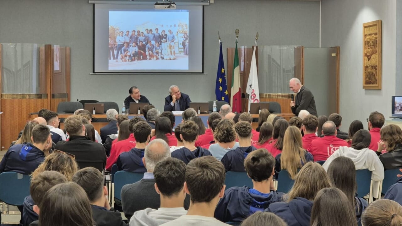 una targa per Fefè De Giorgi