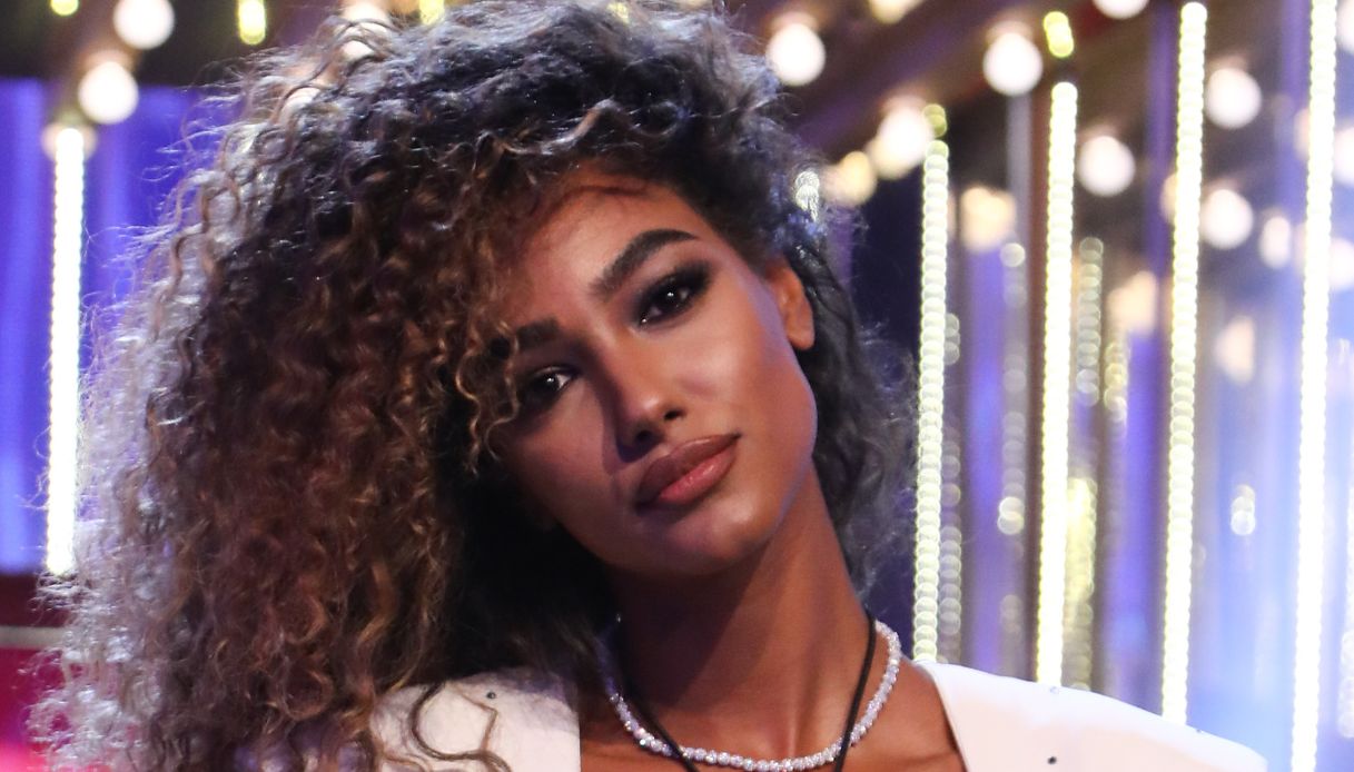 La Ruota della Fortuna, Samira Lui punzecchia Gerry Scotti: “Lei vale molto”