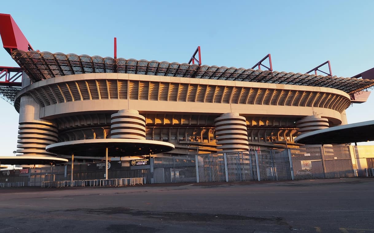 Tifosa Norvegia denuncia molestie nei bagni di San Siro: un indagato - Sky TG24
