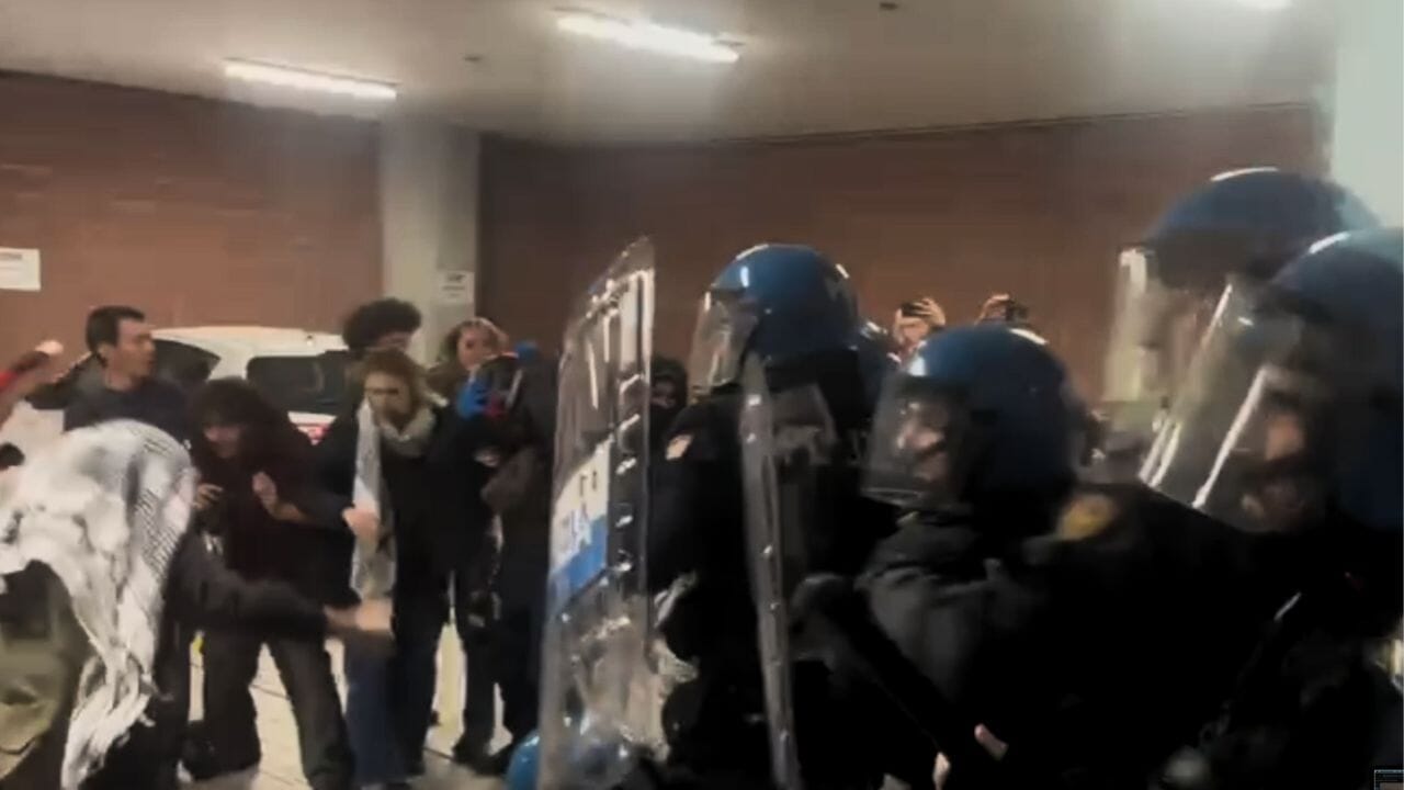 tensioni a Porta Nuova, scontri nella sede di Città Metropolitana