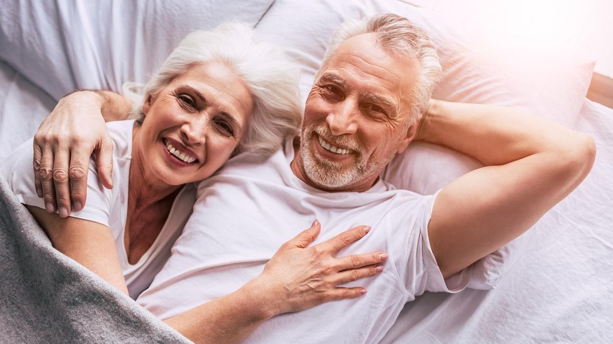 Cosa c'entrano i capelli grigi (e bianchi) con il rischio di tumore? La scoperta rivoluzionaria