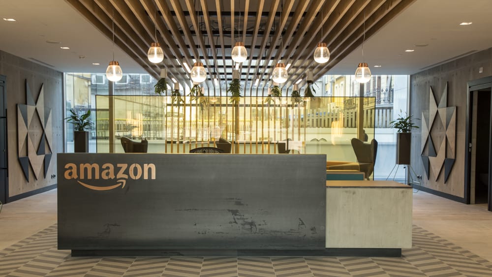 Licenziamenti Amazon, l'allarme dei sindacati: "A Milano proposte di 'voluntary separation' ai dipendenti" - milanotoday.it