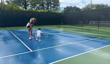Serena Williams figlia Adira giocano a tennis. Video