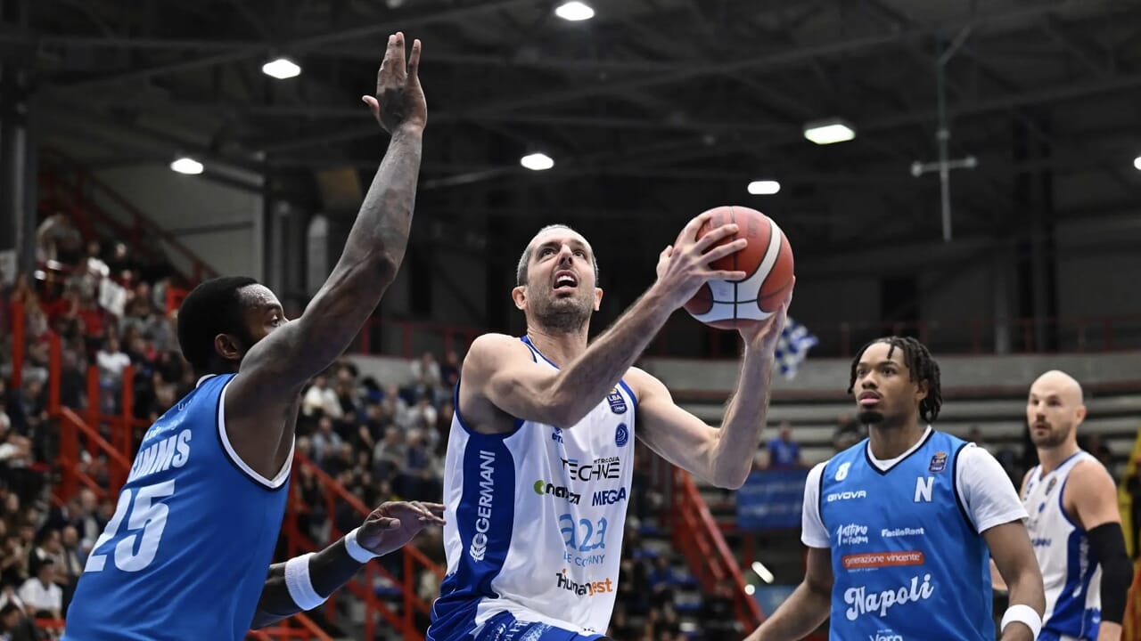 Napoli travolta 72-85. Gli highlights