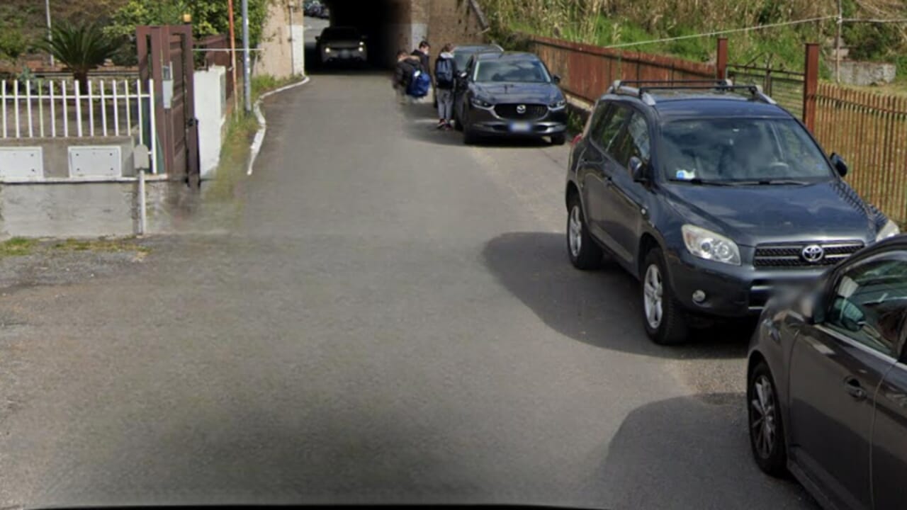 perde il controllo dello scooter e cade, 70enne muore in ospedale