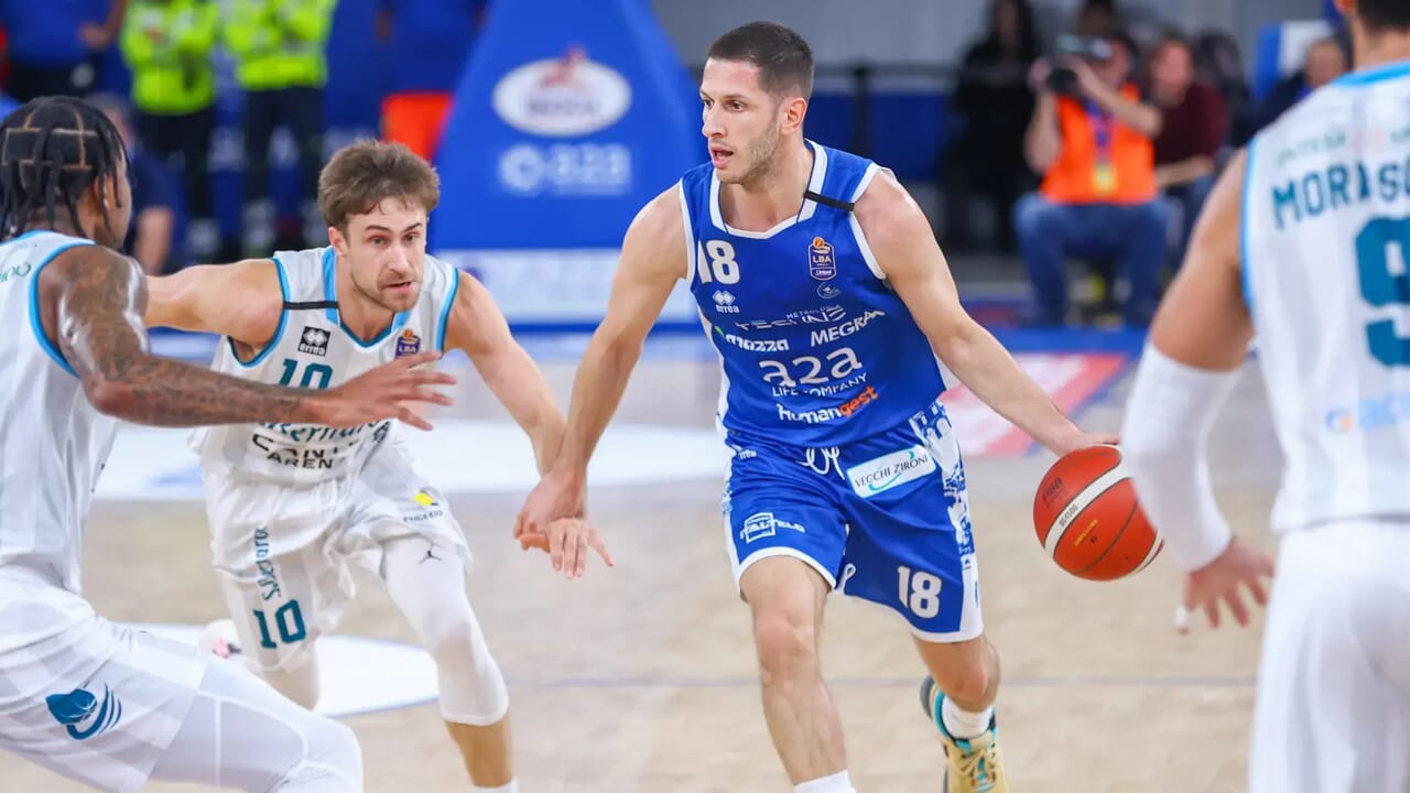 a Trapani finisce 77-75. Gli highlights