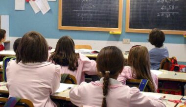 Firenze, la protesta dei banchi vuoti contro l’alunno manesco in classe: due giorni di ‘sciopero’. La preside: “Cerchiamo una soluzione”