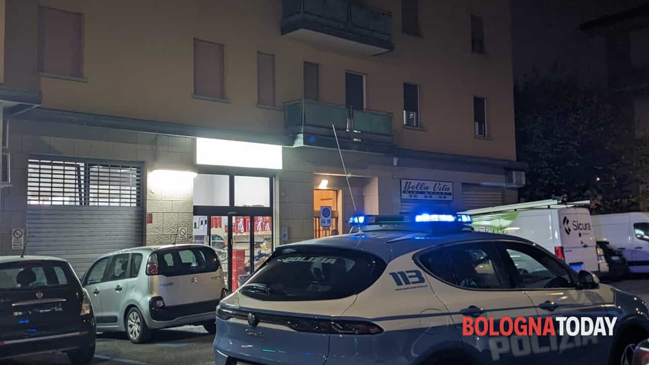 Sparatoria in Bolognina, ferito un uomo per strada