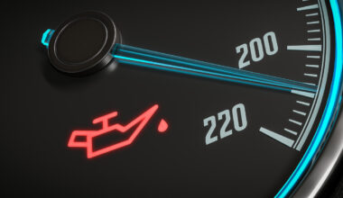 Spia olio motore che lampeggia: cosa significa