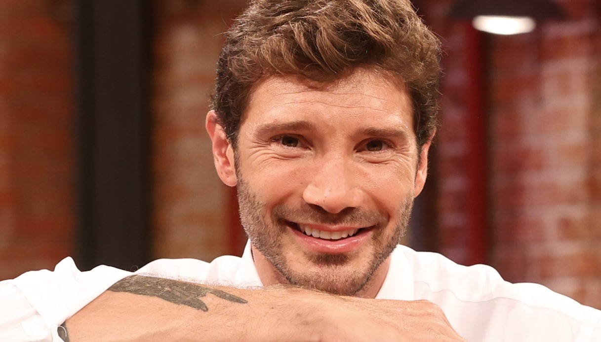 Affari Tuoi, Herbert prende il posto di De Martino e porta fortuna: la "Vittoria" dei marescialli