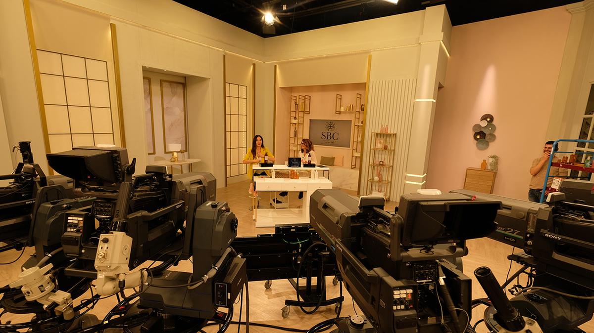 La Qvc di Brugherio licenzia quattro conduttrici regine delle televendite​​​​​​