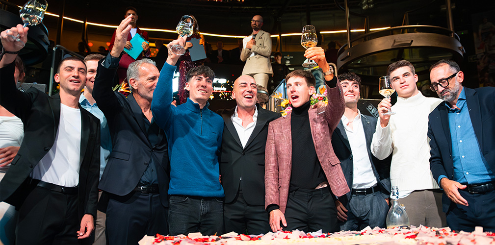 La classica torta di fine party, prima che gli atleti riprendano la preparazione per il nuovo anno