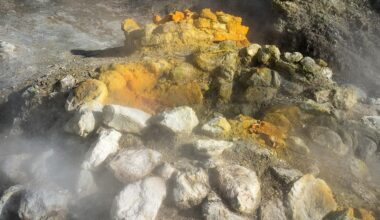 Tremano i Campi flegrei nel pomeriggio: la scossa