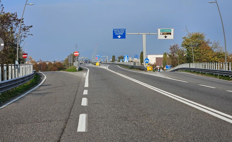 Il tratto di tangenziale sud chiuso per il gravissimo incidente che ha causato la morte di tre persone e il ferimento di altre tre Il tratto di tangenziale sud chiuso per il gravissimo incidente che ha causato la morte di tre persone e il ferimento di altre tre