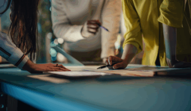 Le buste paga diventano trasparenti, ma lo stipendio dei colleghi resta un “segreto”