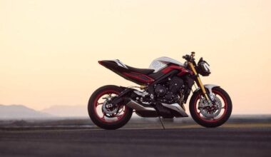 Triumph Street Triple 765 RX e Moto2 Edition: arrivano le versioni racing della naked di Hinckley - News