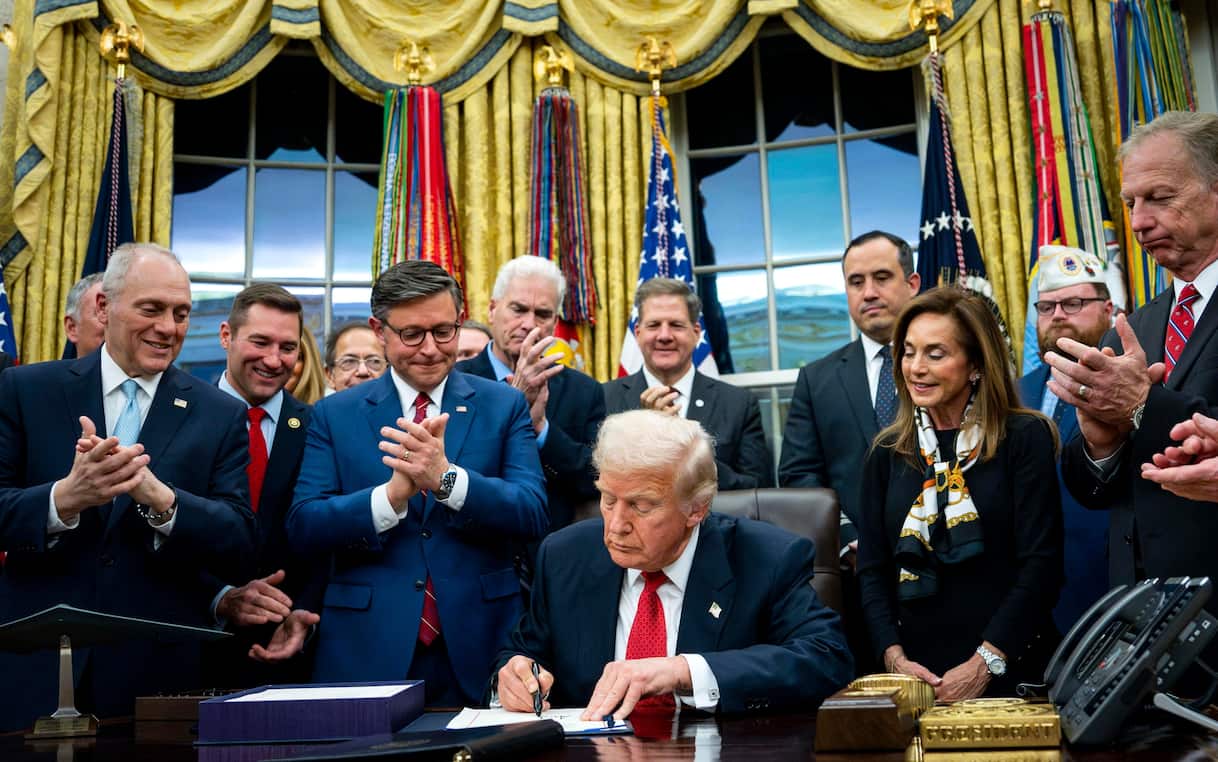 Donald Trump firma: finisce lo shutdown più lungo della storia Usa