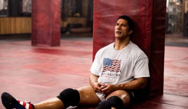 Al cinema il film The Smashing Machine: la storia di Mark Kerr tra combattimenti e fragilità