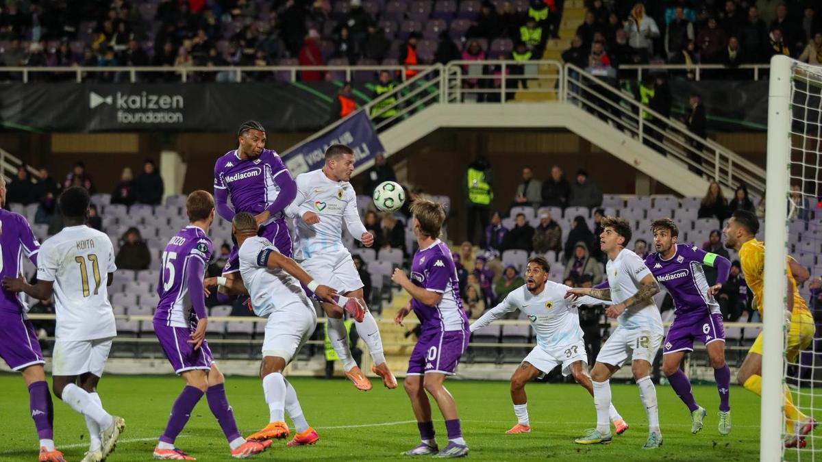 Fiorentina-Aek Atene 0-1, viola imbarazzanti: errori, confusione, fragilità