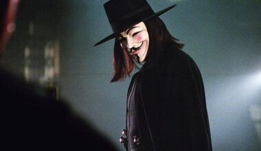V per Vendetta fa 20 anni e torna al cinema: cosa dovete sapere