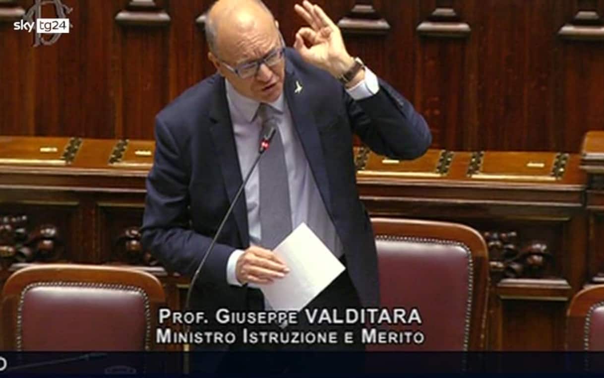 Educazione sessuale a scuola, bagarre alla Camera. Valditara: Sfruttate i femminicidi, vergognatevi