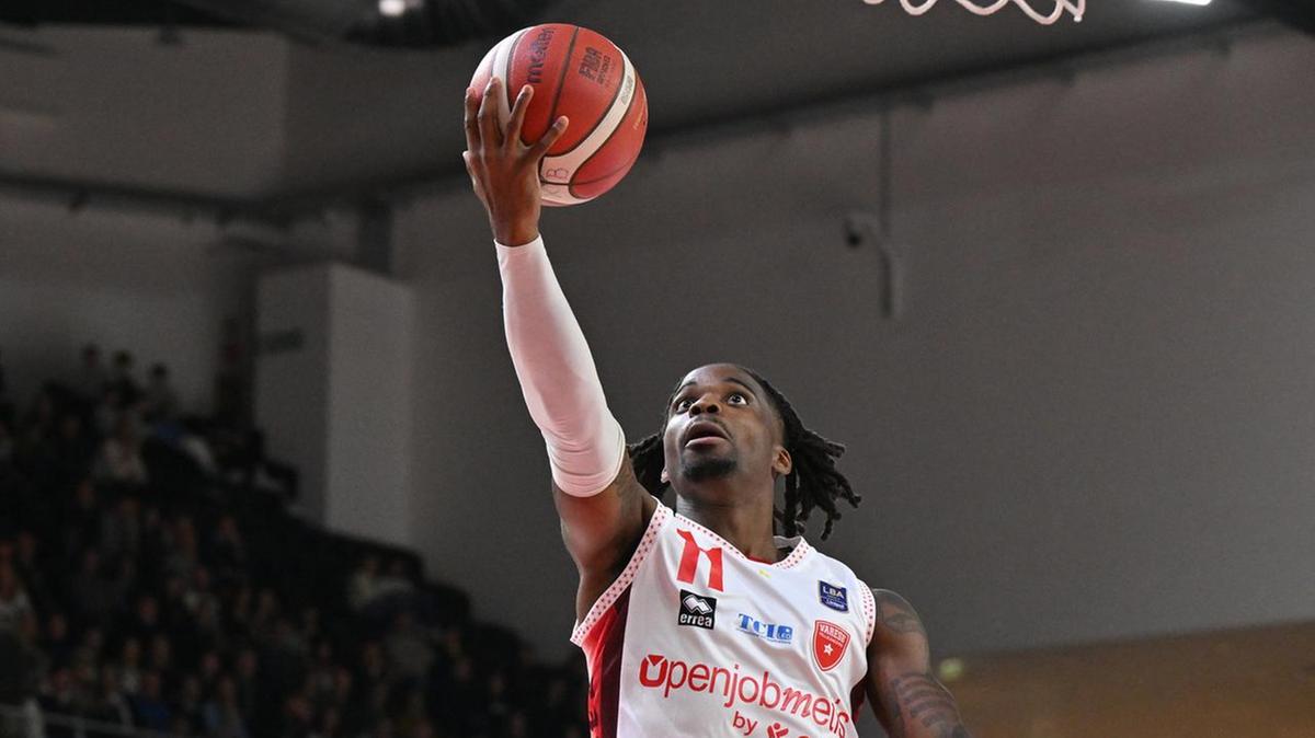 Serie A. Varese si prende il derby. Iroegbu scatenato. Cantù manca la rimonta