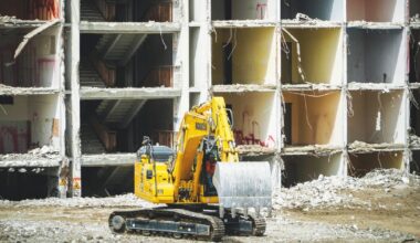 "Pazzesco, scollati dalla realtà". "Meloni tace, ma è d'accordo"