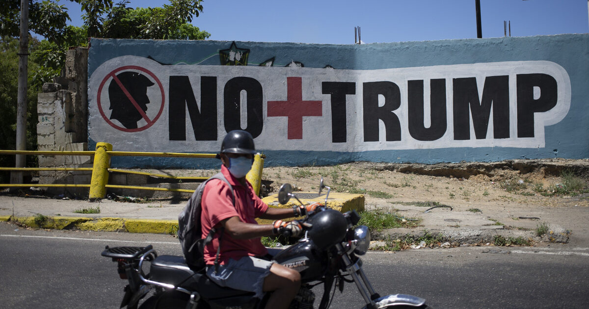 Venezuela, portaerei nucleare Usa nei Caraibi: Caracas dispiega 200 mila soldati | Il Fatto Quotidiano