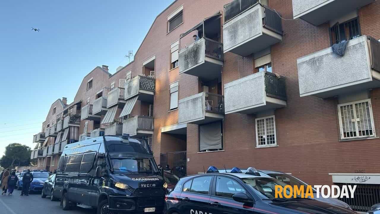 Sgombero dei latinos a Cinecittà, negli appartamenti trovati oro e gioielli rubati