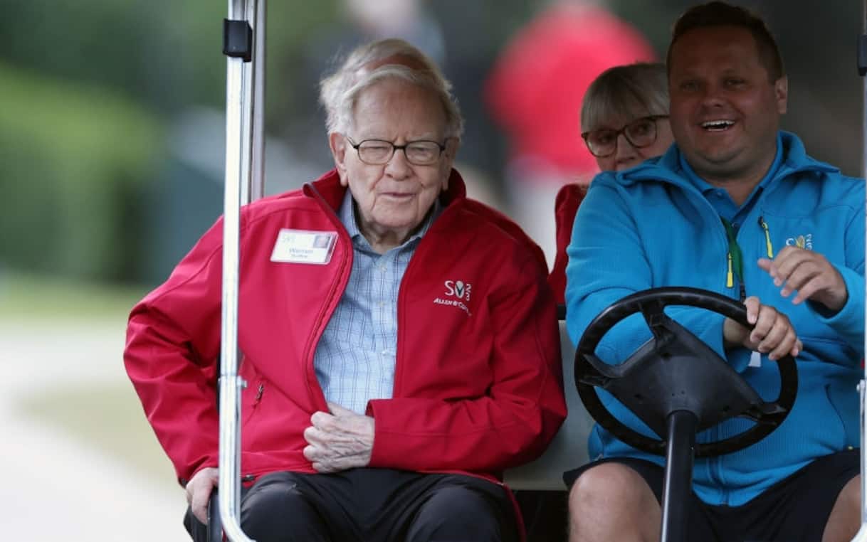 Warren Buffett, acquistata quota in Google da 4.9 miliardi di dollari: titolo Alphabet vola in Borsa