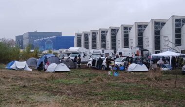 L'ex Bugatti si svuota lentamente, iniziato il deflusso dei ravers. Controlli stringenti su persone e mezzi