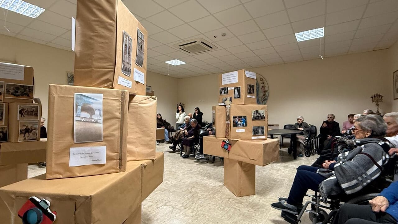 "Scatti di emozione", laboratorio di fotografia per gli ospiti di una Rsa