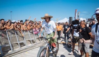La maglia di Autismo On The Road accompagna Jovanotti a Barletta