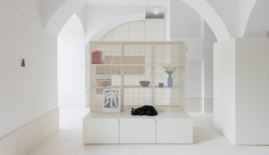 Una casa tutta bianca di 64mq cattura la luce