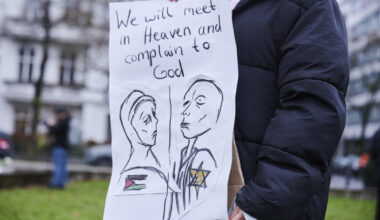 Pd, scontro sul ddl Delrio sull’antisemitismo. D’Alema: «Giusto boicottare Israele»