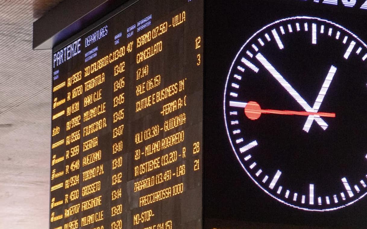 Treni Alta Velocità Roma Firenze, ritardi fino a 120 minuti: cadavere sui binari vicino Siena