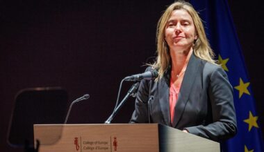 Scandalo nella diplomazia Ue, Mogherini e Sannino rilasciati nella notte dopo gli interrogatori - la Repubblica