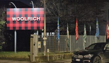 Il Natale di Maria, un bimbo e il destino incerto della Woolrich. “Sono angosciata da questa crisi” - la Repubblica