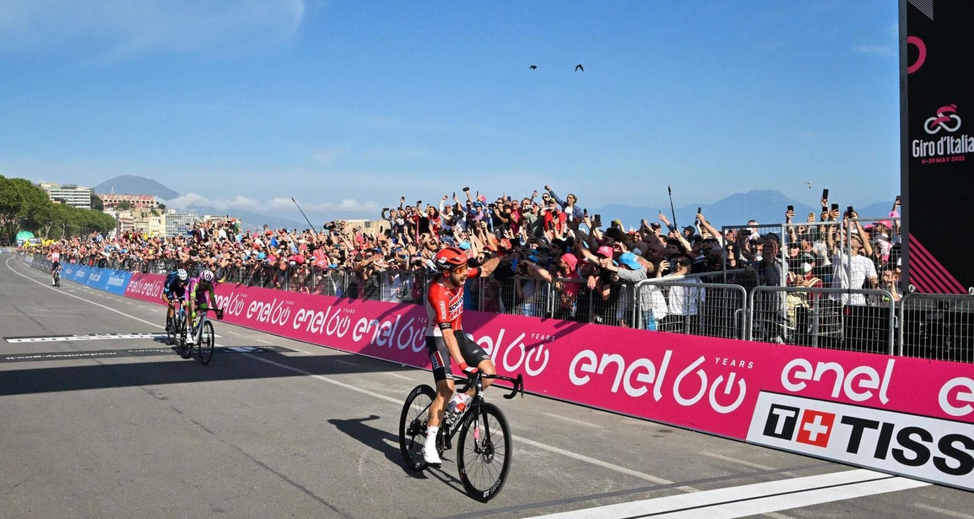 Il Giro d’Italia torna a Napoli il 14 maggio con omaggio a Bagnoli e Coppa America - la Repubblica