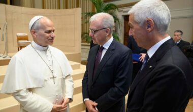 Leone XIV spegne le polemiche su una udienza controversa. Ai servizi un monito: sì alla cooperazione, no al dossieraggio